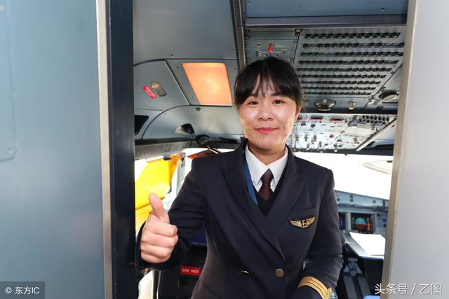 24歲美女駕民航客機一周飛四趟，從不穿裙子，第一次飛行滿手是汗