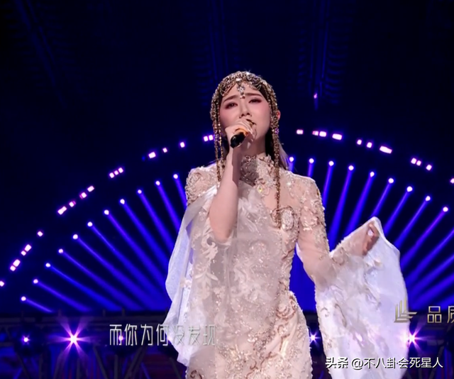 26位女星跨年斗艷：楊冪短裙裹貂，娜扎緊身亮片，個(gè)個(gè)出狠招