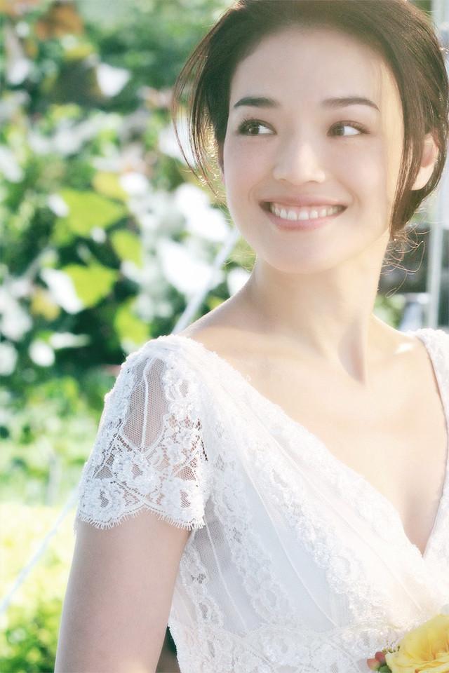 19歲被迫，拍出全裸寫真，20歲一脫成名，性感女神的舒淇成長之路