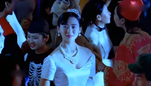 7位“一脫成名”的女星，有人成一線有人嫁豪門，有人成“癲王”