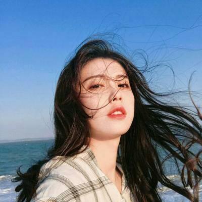 氣質女生海邊微信頭像獨一無二