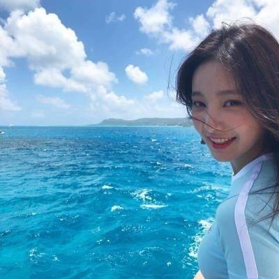 氣質女生海邊微信頭像獨一無二