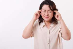 女人掉頭發是什么原因(女性脫發10大病因，中醫這樣治，對癥有效（含藥方）)