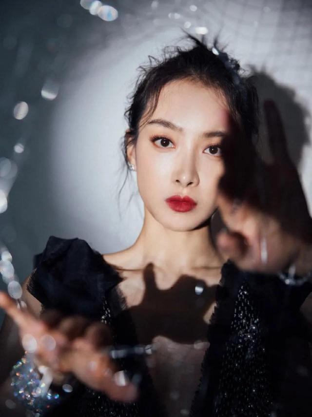 八位美女寫真，風姿綽約小天仙，驚鴻一瞥清流溪，有你喜歡的嗎？