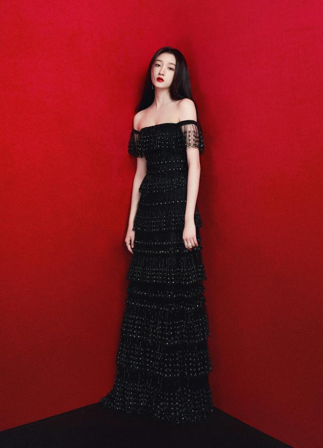 八位美女寫真，風姿綽約小天仙，驚鴻一瞥清流溪，有你喜歡的嗎？