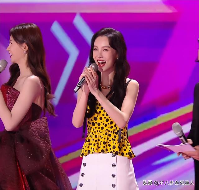 26位女星跨年斗艷：楊冪短裙裹貂，娜扎緊身亮片，個(gè)個(gè)出狠招