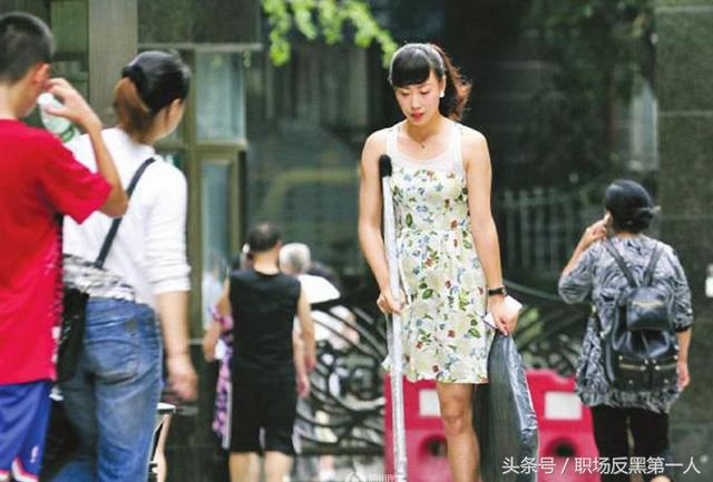 四川獨(dú)腿女孩：被網(wǎng)友稱“東方維納斯”，收到1萬多封情書仍獨(dú)身