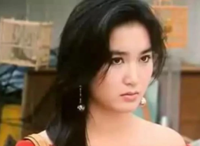 7位“一脫成名”的女星，有人成一線有人嫁豪門，有人成“癲王”