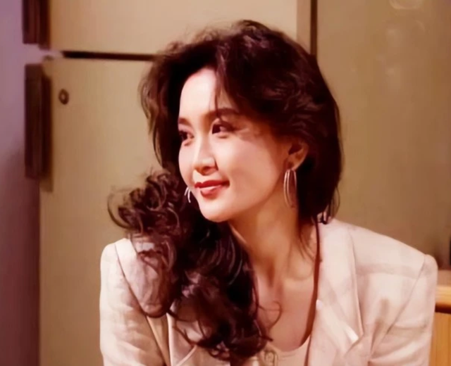 7位“一脫成名”的女星，有人成一線有人嫁豪門，有人成“癲王”