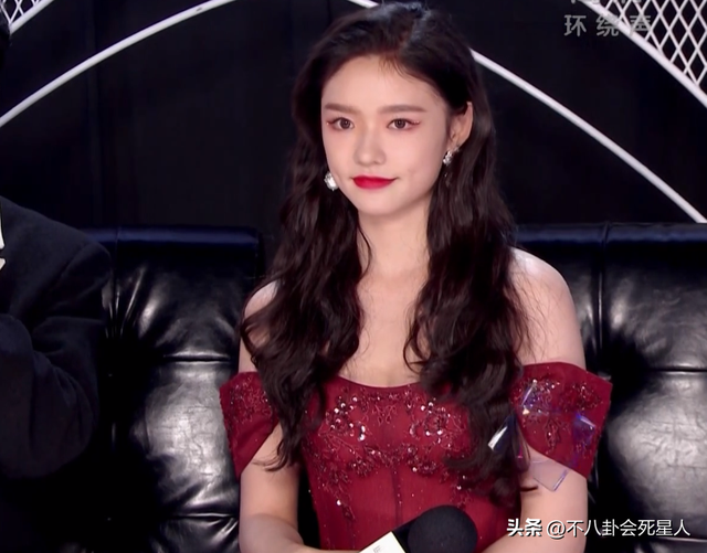 26位女星跨年斗艷：楊冪短裙裹貂，娜扎緊身亮片，個(gè)個(gè)出狠招