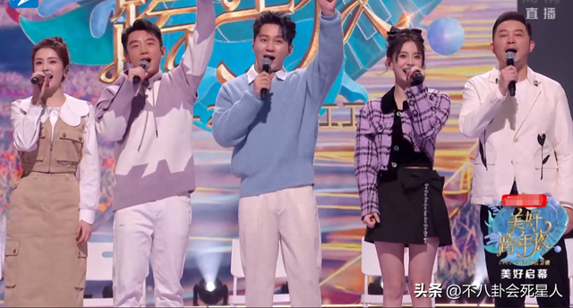 26位女星跨年斗艷：楊冪短裙裹貂，娜扎緊身亮片，個(gè)個(gè)出狠招