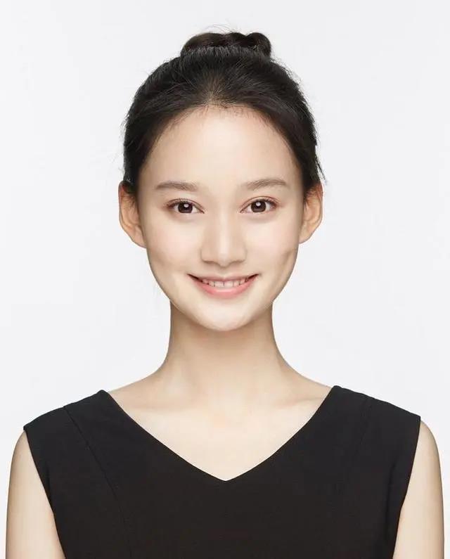 今夏的一匹黑馬！她的“藝考形體照”被瘋傳，這個叫夏夢的女孩火了