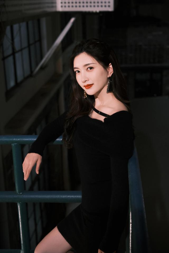 八位美女寫真，風姿綽約小天仙，驚鴻一瞥清流溪，有你喜歡的嗎？