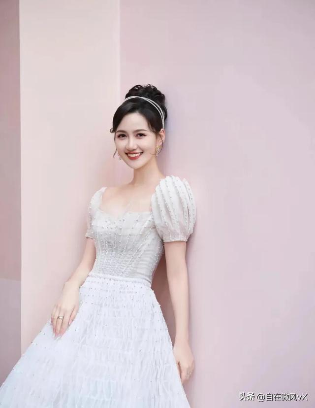 美女馬萱，清新甜美，這笑容太治愈了