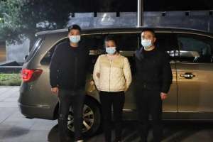 女人整容(通過整容躲避追逃，她潛逃25年，終被抓捕歸案)