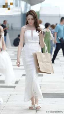 美女的裙子(20名美女著白裙，真的不一般)