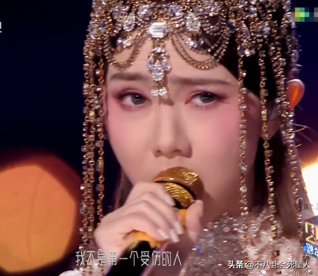 26位女星跨年斗艷：楊冪短裙裹貂，娜扎緊身亮片，個(gè)個(gè)出狠招