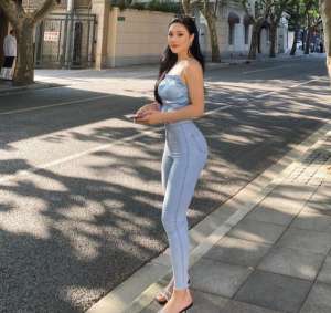 美女美臀(翹臀美女小辣椒J3，火辣身材完美腰臀比，堅(jiān)持健身造就魔鬼身材)