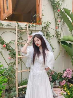 搖曳女孩(年輕的女孩)