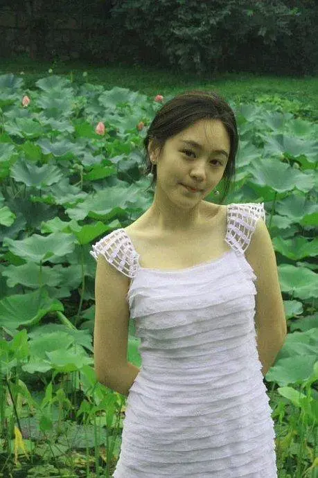 看多了網紅臉,更懷念天涯時代的民間美人了,天然風情撞臉劉亦菲