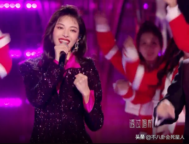 26位女星跨年斗艷：楊冪短裙裹貂，娜扎緊身亮片，個(gè)個(gè)出狠招