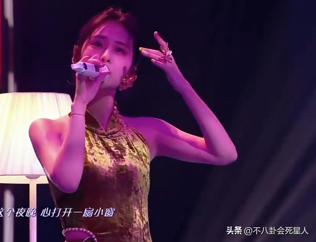 26位女星跨年斗艷：楊冪短裙裹貂，娜扎緊身亮片，個(gè)個(gè)出狠招