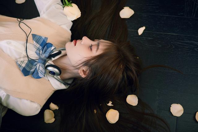 “四千年美女”鞠婧祎，純欲校園風，那些年我們一起追的女孩