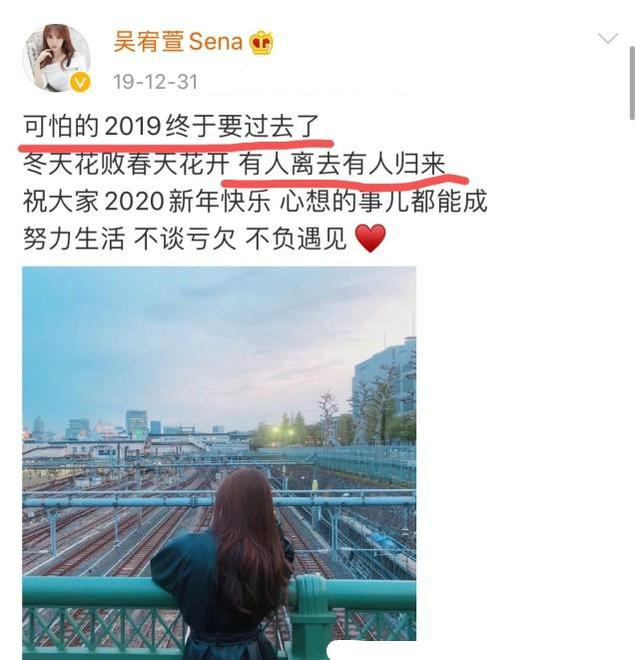 張檬頻繁秀身材?綠色開口泳衣身材一覽無余,穿旗袍堪稱人間尤物