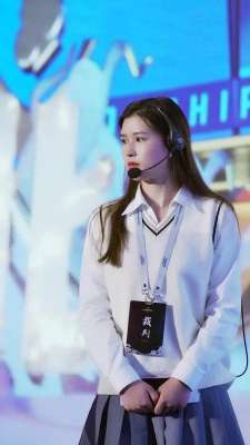美女裁判(賽場靚麗風景線——美女裁判)