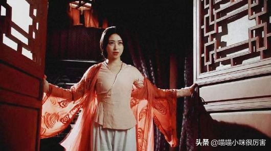 被譽為中國第一美女，與法拉利總裁談戀愛，朱珠到底靠什么？