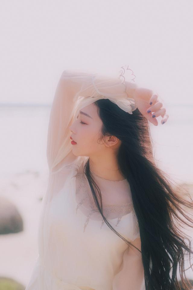 一組海邊舞女寫真，似80年代港星