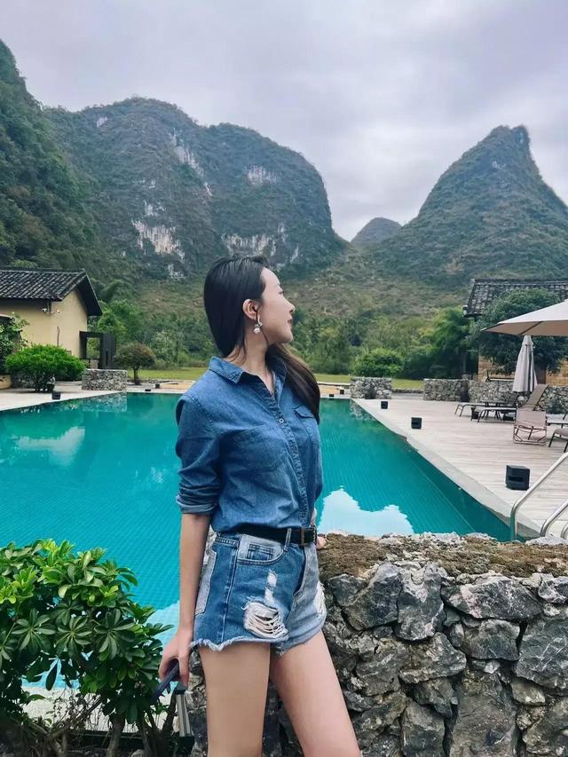 超漂亮美女穿搭緊身牛仔褲 身材完美展示