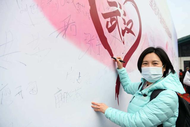 周國(guó)紅護(hù)士：抗疫歸來卻患癌癥，化療時(shí)以淚洗面，仍決定捐獻(xiàn)器官