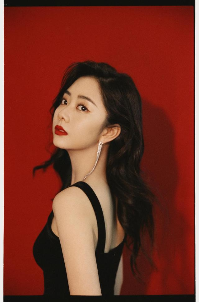 八位美女寫真，風姿綽約小天仙，驚鴻一瞥清流溪，有你喜歡的嗎？
