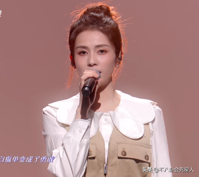 26位女星跨年斗艷：楊冪短裙裹貂，娜扎緊身亮片，個(gè)個(gè)出狠招