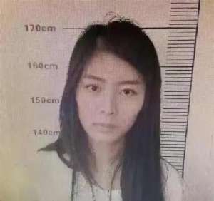 美女美色(美女輔警利用美色讓9人先后迷倒在她石榴裙下)