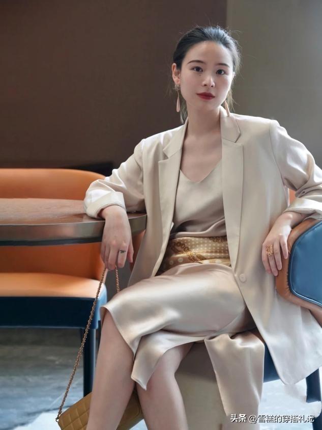 皮膚偏黃偏黑的女人,少穿大紅大綠!換成這些“高級色”,真洋氣