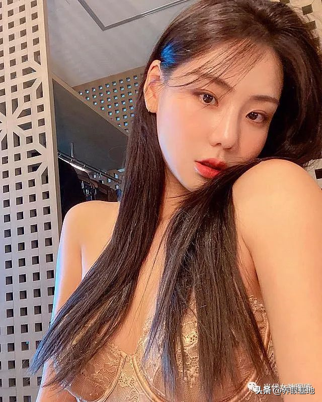 「ins美女」身材完美的大長腿美女模特寫真