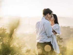 女生能記一輩子的禮物(中秋表白送什么？4種禮物驚艷她)