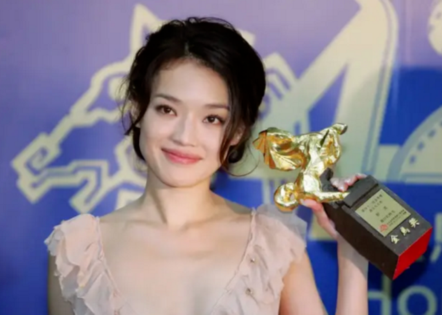 7位“一脫成名”的女星，有人成一線有人嫁豪門，有人成“癲王”