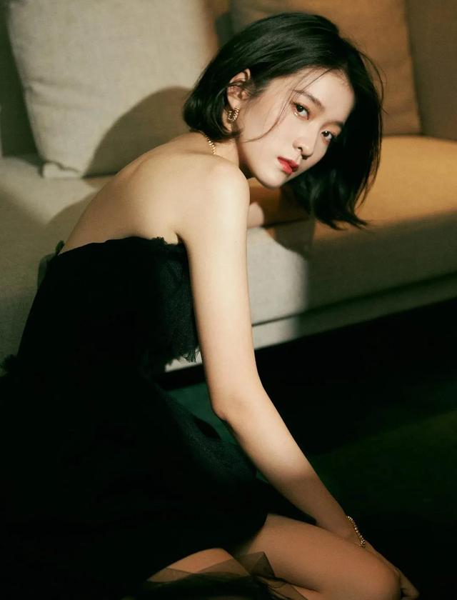 八位美女寫真，風姿綽約小天仙，驚鴻一瞥清流溪，有你喜歡的嗎？