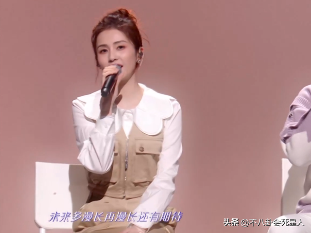 26位女星跨年斗艷：楊冪短裙裹貂，娜扎緊身亮片，個(gè)個(gè)出狠招