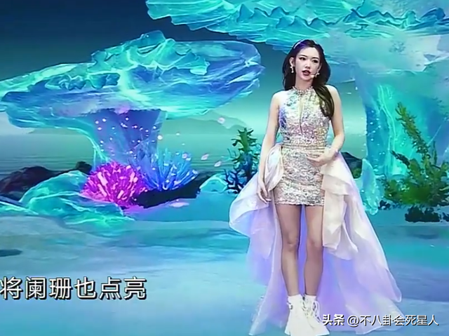 26位女星跨年斗艷：楊冪短裙裹貂，娜扎緊身亮片，個(gè)個(gè)出狠招