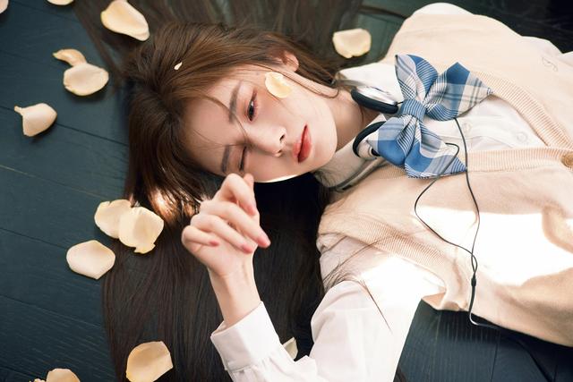 “四千年美女”鞠婧祎，純欲校園風，那些年我們一起追的女孩