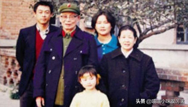 被譽為中國第一美女，與法拉利總裁談戀愛，朱珠到底靠什么？