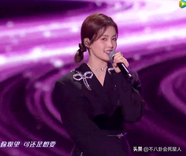 26位女星跨年斗艷：楊冪短裙裹貂，娜扎緊身亮片，個(gè)個(gè)出狠招