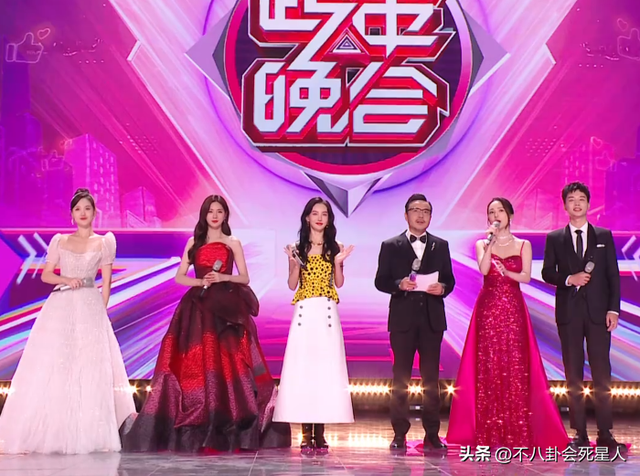 26位女星跨年斗艷：楊冪短裙裹貂，娜扎緊身亮片，個(gè)個(gè)出狠招