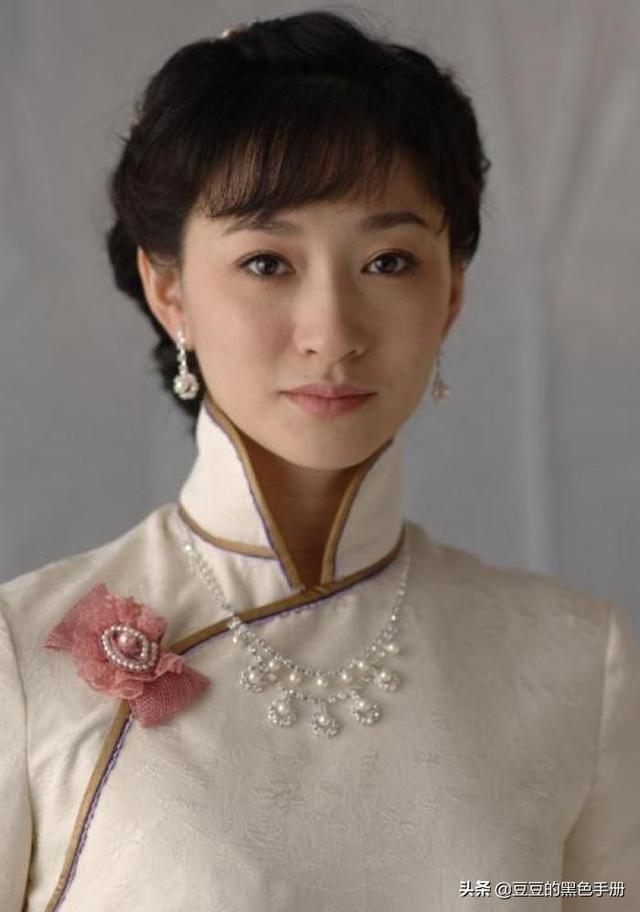旗袍如照妖鏡，看看這17位女星，誰最驚艷，誰像偷穿大人衣服？