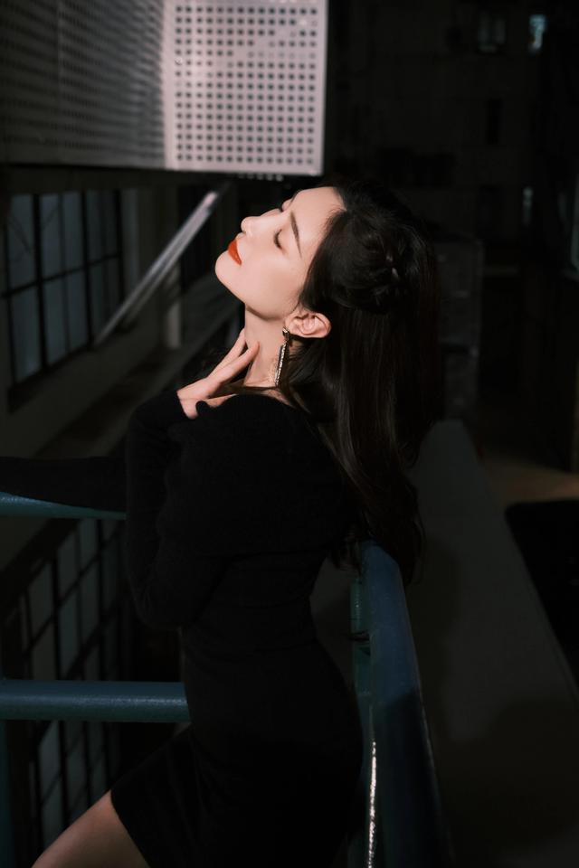 八位美女寫真，風姿綽約小天仙，驚鴻一瞥清流溪，有你喜歡的嗎？