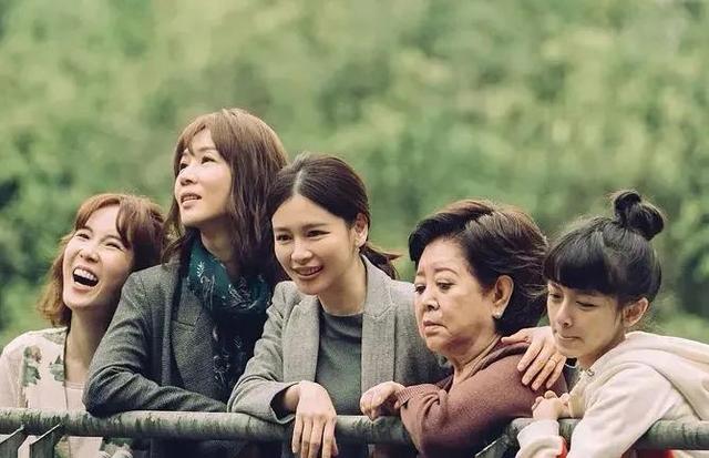 電影《孤味》一個男人過世后,留下了兩個女人和四個女兒的故事